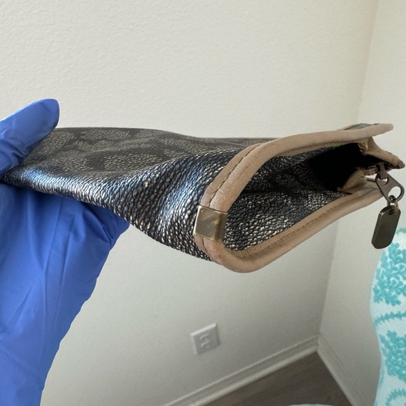 Yves Saint Laurent Clutch - Picture 13 of 15